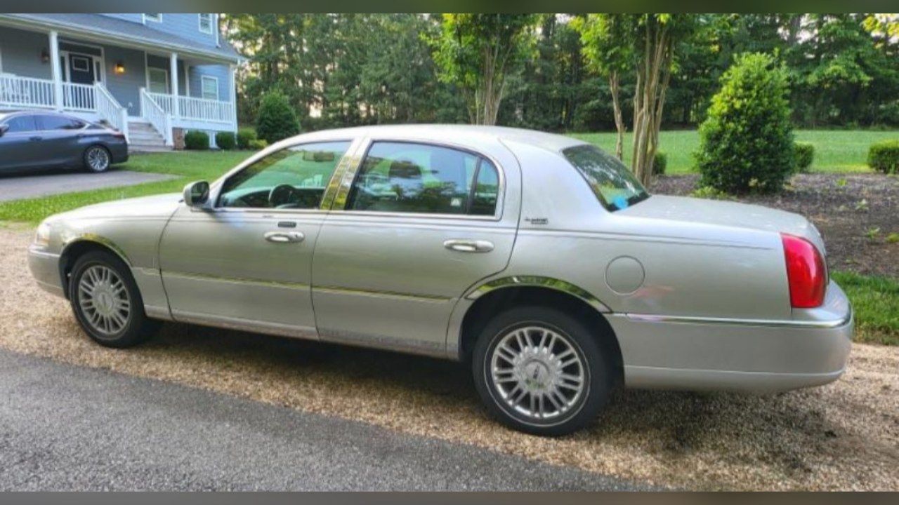 2006 Lincoln Town Car picture car for film and TV in Chesterfield, VA